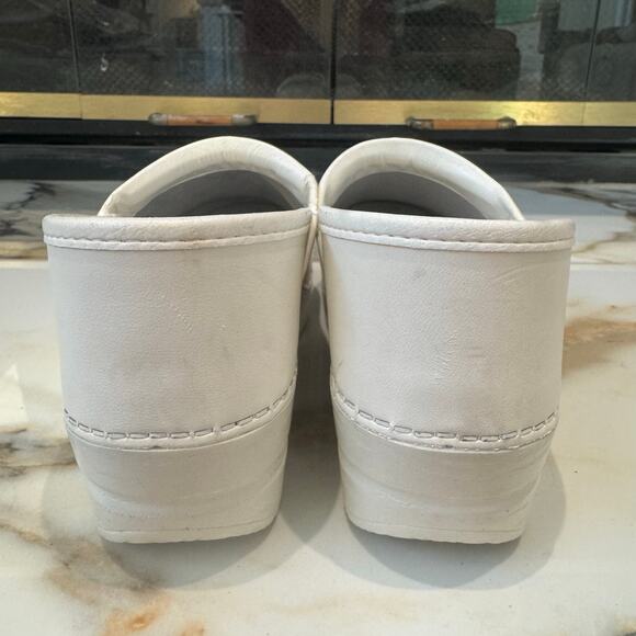Dansko Professional White Leather Nursing Clogs Mules Slides Size 38 - Picture 3 of 9